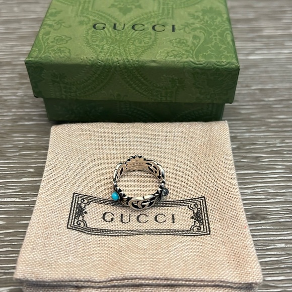 GUCCI DOUBLE G MOTHER OF PEARL RING - Picture 3 of 9